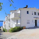 And By The Sea - 16536 3* Трогір