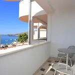 And By The Sea - 16536 Гостьовий будинок