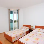 And By The Sea - 16536 Гостьовий будинок 3*