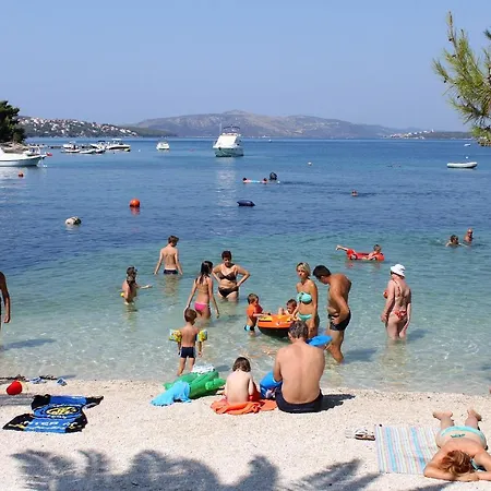 Πανσιόν And By The Sea - 16536 3*