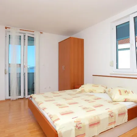 Πανσιόν And By The Sea - 16536