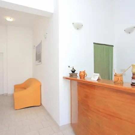 Πανσιόν And By The Sea - 16536 3*