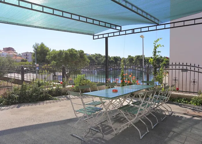 And By The Sea - 16536 Casa de hóspedes 3*