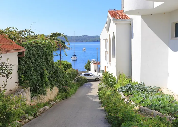 And By The Sea - 16536 Casa de hóspedes