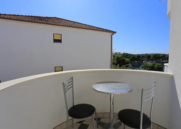And By The Sea - 16536 Pensionat Trogir