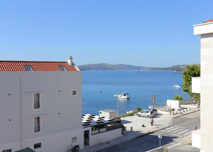 And By The Sea - 16536 Pensionat Trogir