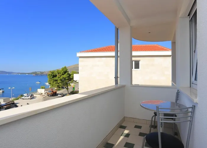 And By The Sea - 16536 Pensionat
