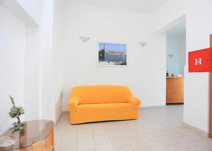 And By The Sea - 16536 3* Trogir