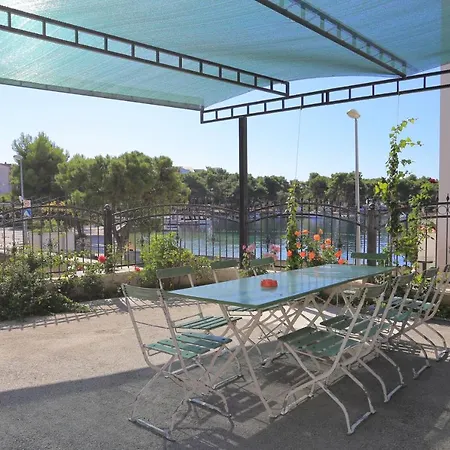 And By The Sea - 16536 Pensionat 3*