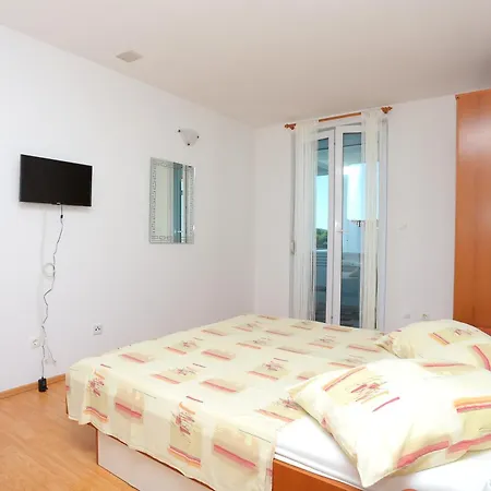 And By The Sea - 16536 3* Trogir